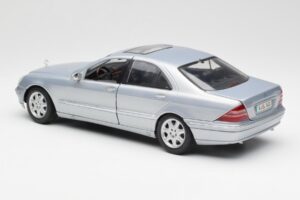 Mercedes S-Class W220 Svetlomodrý Maisto 1:18 56050 Kov – obrázok 7 z 8