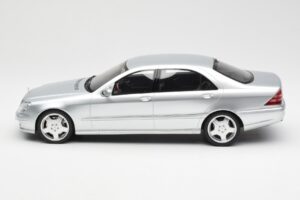 Mercedes AMG S55 W220 Strieborný Otto 1:18 OT292 Živica – obrázok 3 z 6