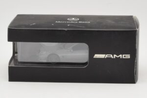 Mercedes SL 65 AMG R230 Strieborný Minichamps 1:43 B66960601 Kov – obrázok 4 z 4