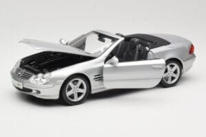 Mercedes SL R230 Strieborný Maisto 1:18 B66962125 Kov – obrázok 2 z 8