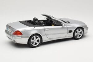 Mercedes SL R230 Strieborný Maisto 1:18 B66962125 Kov – obrázok 3 z 8