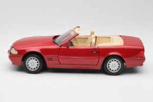 Mercedes SL500 R129 Červený Revell 1:18 08927 Kov – obrázok 4 z 8