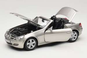 Mercedes SLK R171 Svetlý Bronz Metalíza Maisto 1:18 31674-R1 Kov – obrázok 2 z 8
