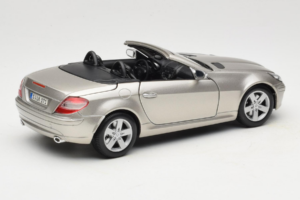 Mercedes SLK R171 Svetlý Bronz Metalíza Maisto 1:18 31674-R1 Kov – obrázok 3 z 8