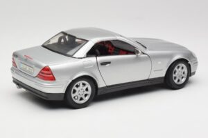 Mercedes SLK R170 Roadster Strieborný Maisto 1:18 31674 Kov – obrázok 5 z 9