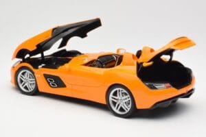 Mercedes SLR McLaren C199 Stirling Moss AMG Solarbeam Metallic Minichamps 1:18 100038400 Kov – obrázok 5 z 8