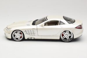 Mercedes SLR McLaren C199 Biely Maisto 1:18 31068 Kov – obrázok 4 z 8