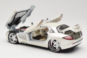 Mercedes SLR McLaren C199 Biely Maisto 1:18 31068 Kov – obrázok 5 z 8