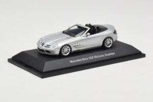 Mercedes SLR McLaren Roadster Crystal Laurit Silver Minichamps 1:43 B66961005 Kov – obrázok 2 z 4