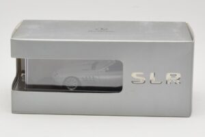 Mercedes SLR McLaren Roadster Crystal Laurit Silver Minichamps 1:43 B66961005 Kov – obrázok 4 z 4