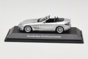 Mercedes SLR McLaren Roadster Crystal Laurit Silver Minichamps 1:43 B66961005 Kov