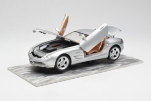 Mercedes SLR Vision Strieborný Limitovaná Edícia S Hliníkovým Podstavcom Bburago 1:18 B66962102 Kov – obrázok 2 z 8