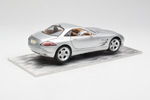 Mercedes SLR Vision Strieborný Limitovaná Edícia S Hliníkovým Podstavcom Bburago 1:18 B66962102 Kov – obrázok 3 z 8