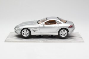 Mercedes SLR Vision Strieborný Limitovaná Edícia S Hliníkovým Podstavcom Bburago 1:18 B66962102 Kov – obrázok 4 z 8