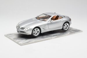 Mercedes SLR Vision Strieborný Limitovaná Edícia S Hliníkovým Podstavcom Bburago 1:18 B66962102 Kov