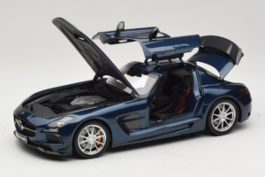 Mercedes SLS AMG Black Series Daytona Blue Metallic Minichamps 1:18 110033026 Kov – obrázok 2 z 8
