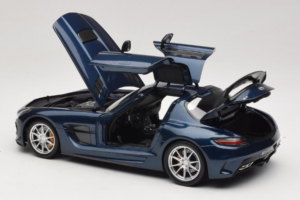 Mercedes SLS AMG Black Series Daytona Blue Metallic Minichamps 1:18 110033026 Kov – obrázok 5 z 8