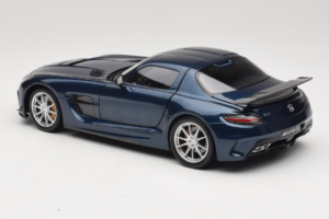 Mercedes SLS AMG Black Series Daytona Blue Metallic Minichamps 1:18 110033026 Kov – obrázok 7 z 8