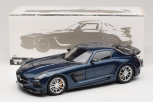 Mercedes SLS AMG Black Series Daytona Blue Metallic Minichamps 1:18 110033026 Kov – obrázok 8 z 8