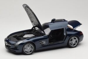 Mercedes SLS AMG C197 Blue Metallic Minichamps 1:18 100039021 Kov – obrázok 2 z 8