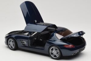 Mercedes SLS AMG C197 Blue Metallic Minichamps 1:18 100039021 Kov – obrázok 5 z 8