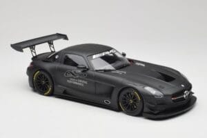 Mercedes AMG SLS C197 GT3 45 Rokov Driving Performance Minichamps 1:18 151133100 Kov – obrázok 4 z 6