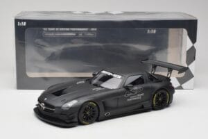 Mercedes AMG SLS C197 GT3 45 Rokov Driving Performance Minichamps 1:18 151133100 Kov – obrázok 6 z 6