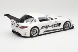 Mercedes AMG SLS C197 GT3 Street Biely Minichamps 1:18 151123107 Kov – obrázok 2 z 6