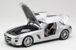 Mercedes SLS AMG C197 Iridium Strieborný Minichamps 1:18 100039026 Kov – obrázok 2 z 8