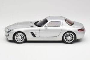 Mercedes SLS AMG C197 Iridium Strieborný Minichamps 1:18 100039026 Kov – obrázok 4 z 8