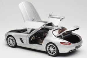 Mercedes SLS AMG C197 Iridium Strieborný Minichamps 1:18 100039026 Kov – obrázok 5 z 8
