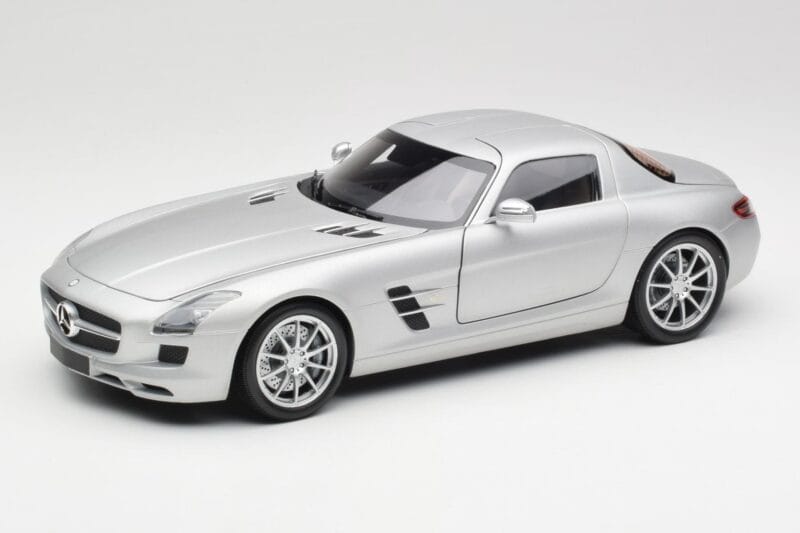 Mercedes SLS AMG C197 Iridium Strieborný Minichamps 1:18 100039026 Kov