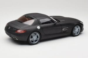 Mercedes SLS AMG C197 Matte Black Minichamps 1:18 100039027 Kov – obrázok 3 z 8
