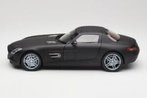 Mercedes SLS AMG C197 Matte Black Minichamps 1:18 100039027 Kov – obrázok 4 z 8