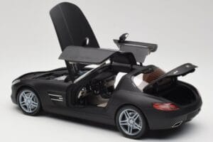 Mercedes SLS AMG C197 Matte Black Minichamps 1:18 100039027 Kov – obrázok 5 z 8