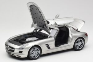 Mercedes SLS AMG C197 Matt Strieborný Minichamps 1:18 100039029 Kov – obrázok 2 z 8