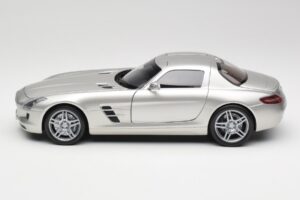 Mercedes SLS AMG C197 Matt Strieborný Minichamps 1:18 100039029 Kov – obrázok 4 z 8