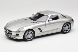 Mercedes SLS AMG C197 Matt Strieborný Minichamps 1:18 100039029 Kov