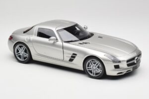 Mercedes SLS AMG C197 Matt Strieborný Minichamps 1:18 100039029 Kov – obrázok 6 z 8