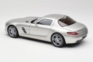 Mercedes SLS AMG C197 Matt Strieborný Minichamps 1:18 100039029 Kov – obrázok 7 z 8