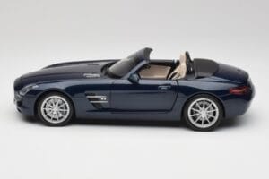 Mercedes SLS AMG R197 Roadster South Seas Modrý Minichamps 1:18 100039031 Kov – obrázok 4 z 8