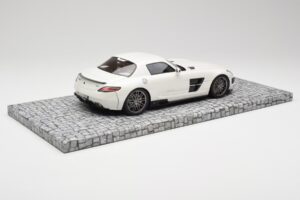 Mercedes Brabus SLS AMG 700 Biturbo Pearl Biely Minichamps 1:18 107032020 Kov – obrázok 2 z 6