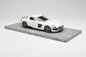 Mercedes Brabus SLS AMG 700 Biturbo Pearl Biely Minichamps 1:18 107032020 Kov – obrázok 4 z 6