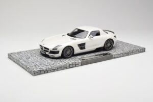 Mercedes Brabus SLS AMG 700 Biturbo Pearl Biely Minichamps 1:18 107032020 Kov