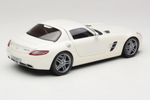 Mercedes SLS AMG Designo Mystic White Museum Edition Minichamps 1:18 B66055551 Kov – obrázok 3 z 8