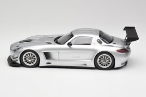 Mercedes SLS AMG GT3 C197 Street Strieborný Minichamps 1:18 151113100 Kov – obrázok 3 z 6