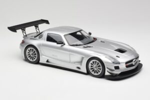 Mercedes SLS AMG GT3 C197 Street Strieborný Minichamps 1:18 151113100 Kov – obrázok 4 z 6