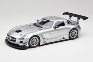 Mercedes SLS AMG GT3 C197 Street Strieborný Minichamps 1:18 151113100 Kov