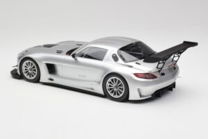 Mercedes SLS AMG GT3 C197 Street Strieborný Minichamps 1:18 151113100 Kov – obrázok 5 z 6