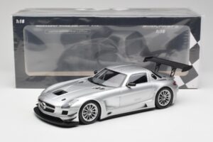 Mercedes SLS AMG GT3 C197 Street Strieborný Minichamps 1:18 151113100 Kov – obrázok 6 z 6